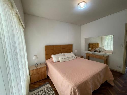 Giường trong phòng chung tại Apartamento en Belgrano C - 2 dormitorios