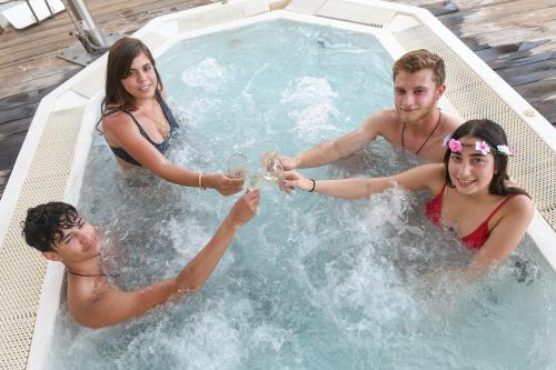 Yuval holidey aprtment eilatの宿泊客