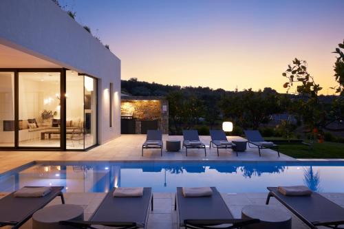 Πισίνα στο ή κοντά στο Citrus Grove Luxury Villas
