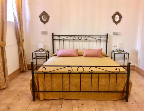 Кровать или кровати в номере Flower Cozy room