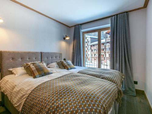 Luxueux 4 pièces avec balcon, cheminée et services conciergerie à Val-d'Isère