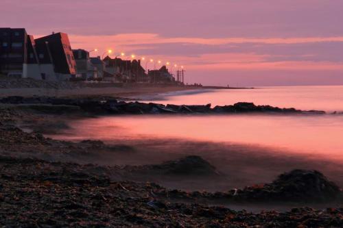 Gallery image of Beau F2, vue sur mer, à deux pas de Courseulles. in Bernières-sur-Mer