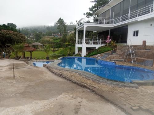 The swimming pool at or close to Villa kaca 88