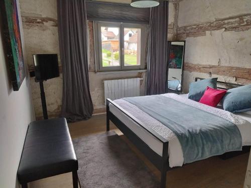 a bedroom with a large bed and a window at Ferienwohnungen Klosterhof1595 in Sipplingen