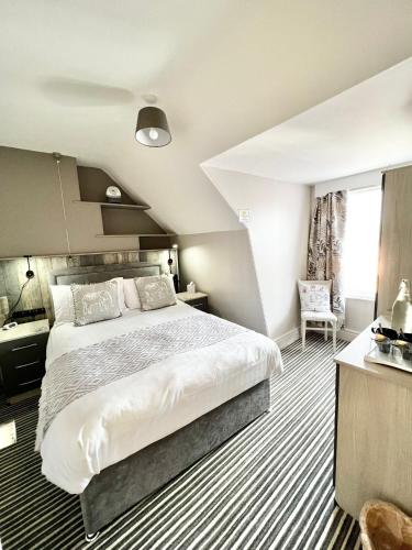 a bedroom with a large bed in a room at Belle Dene Guest House in Paignton