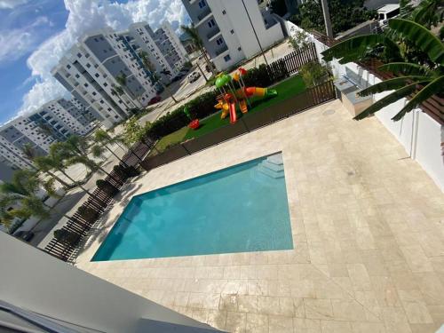 a swimming pool on the side of a building at Torre Real VI in Santiago de los Caballeros