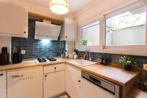 Colorful & Cute 1BR Architect Flat w Private Patio