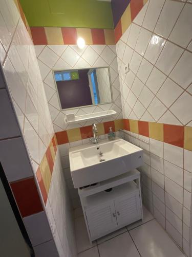 a small bathroom with a sink and a mirror at MAISON indépendante VUE MER au cœur de la NATURE in Toulon