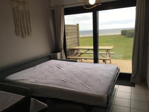 Posteľ alebo postele v izbe v ubytovaní Vue mer sur la côte d'opale, studio la naturelle pour 4 personnes , WIMEREUX