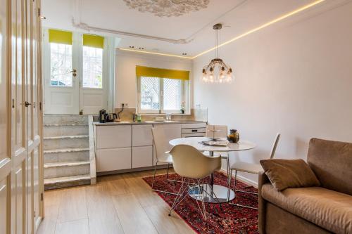 Kuchyň nebo kuchyňský kout v ubytování Amstel Corner Hotel