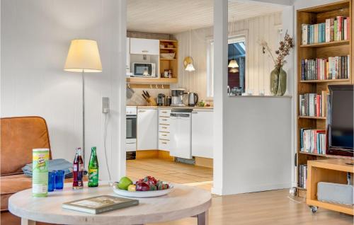 Dapur atau dapur kecil di Amazing Home In Idestrup With Kitchen