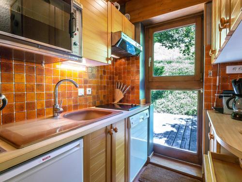 Dapur atau dapur kecil di Appartement La Clusaz, 4 pièces, 6 personnes - FR-1-437-54