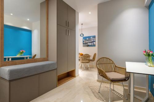 Stylish Rhodes Apartment with Prime Location - L & C City Escape