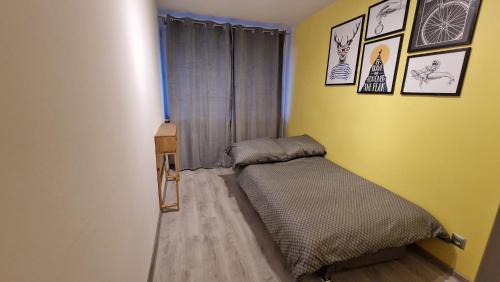 a small bed in a room with a window at Apartament na Moniuszki in Legnica