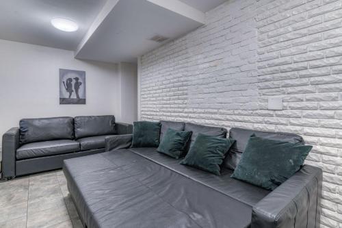 Gorgeous Duplex with parking by JSQ – Photos 5