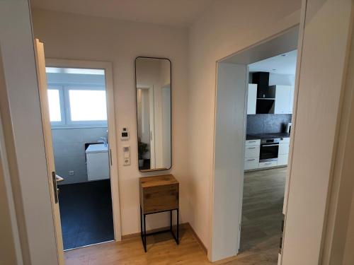 a room with a mirror and a table with a drawer at Luxuriöse Ferienwohnung in Chemnitz - Apartment B28 für 2 plus 2 Gäste in Chemnitz
