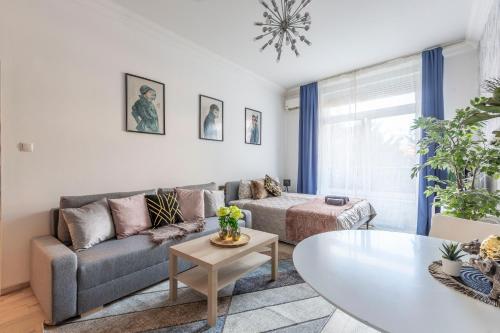 Deluxe Quentin Apartment next to the Synagogue