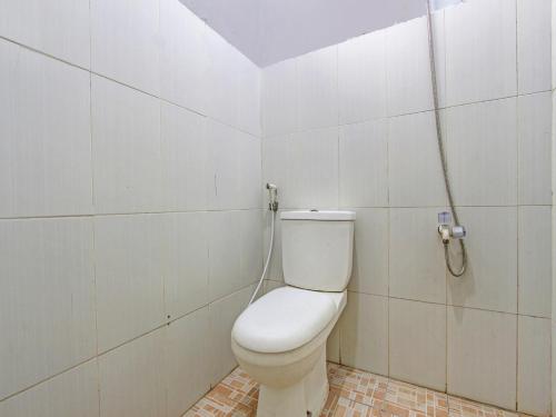 a bathroom with a toilet with a hose at OYO 92459 Cahyo Kost 2 in Semarang