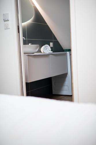 a bathroom with a sink and a mirror at Escapade Eudoise in Eu