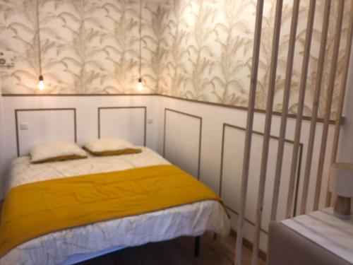 Katil atau katil-katil dalam bilik di Superbe Appartement en plein centre-ville de Crépy