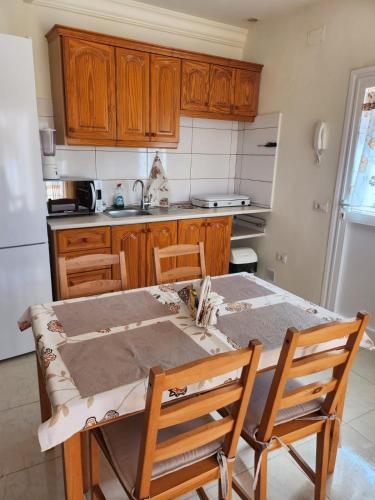 Dapur atau dapur kecil di APARTAMENTO ÁTICO EN GÜÍMAR