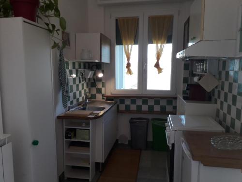 Casa vacanze Il cancello rossoにあるキッチンまたは簡易キッチン
