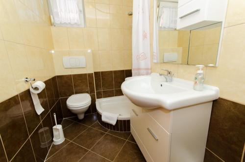 Koupelna v ubytování Ciovo view apartments