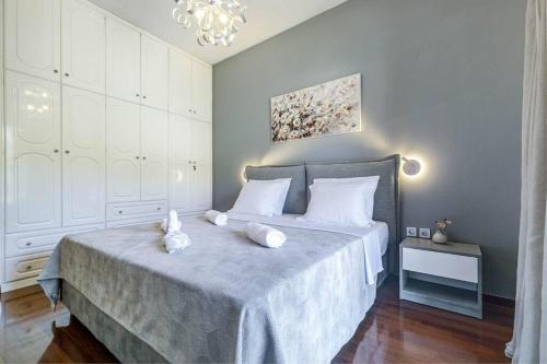 Postel nebo postele na pokoji v ubytování Linia House Corfu