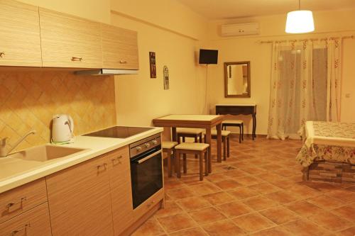 Η κουζίνα ή μικρή κουζίνα στο Villa Konstantina