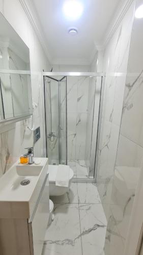Ένα μπάνιο στο VERSECA HOTEL