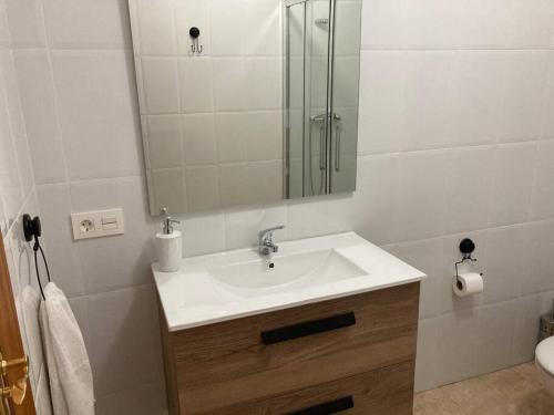 A bathroom at Casa Cueva Rural Estación de Guadix