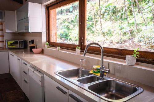 a kitchen with a sink and a window at Finca La Hacienda in El Retiro