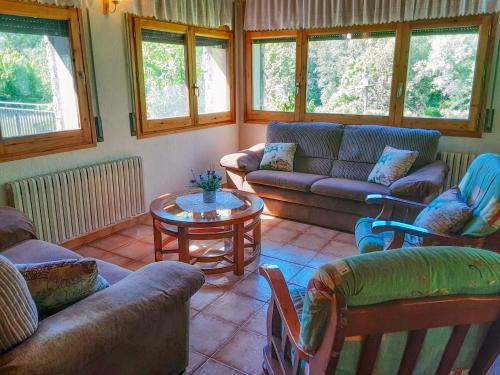 a living room with couches and a coffee table at El Jardí Casa rural ideal para familias y grupos in Arfa