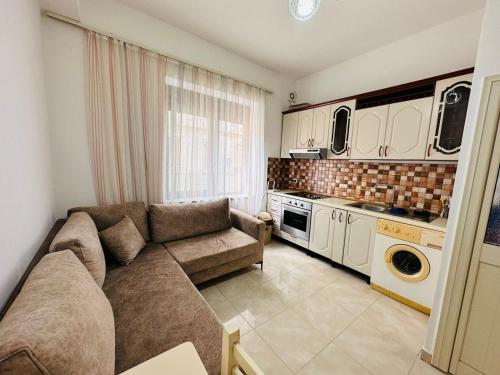 Room 99 tesisinde mutfak veya mini mutfak
