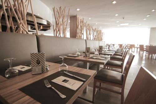 Restaurace v ubytování BQ Delfín Azul Hotel