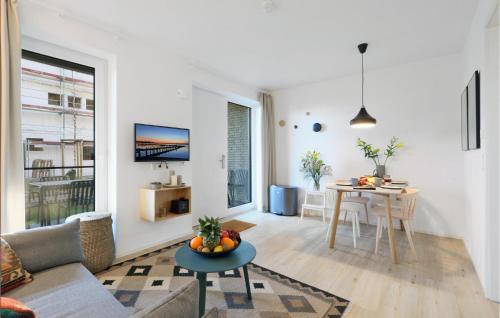 a living room with a couch and a table at Nice Apartment In Lembruchdümmer See in Lembruch