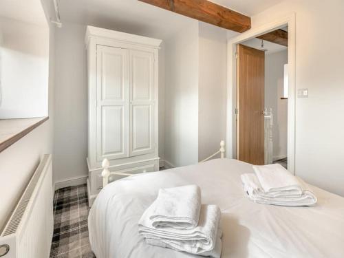 Tempat tidur dalam kamar di Stunning Three Bed Cottage - Cottage 3