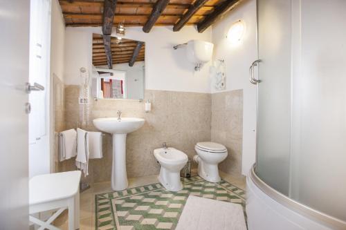 A bathroom at Antico Borgo