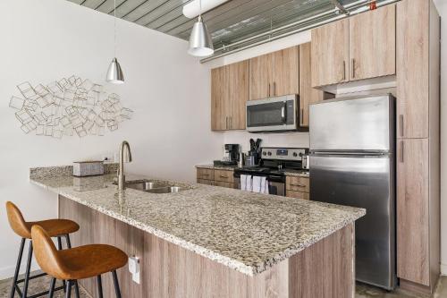 Η κουζίνα ή μικρή κουζίνα στο Lodgeur Midtown, Houston - close to Downtown & Texas Medical Center