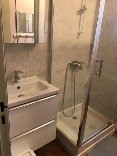 Kúpeľňa v ubytovaní Colibri MER pour 6 personnes