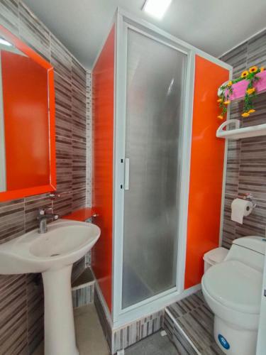 a bathroom with a shower and a sink and a toilet at Torre Bellini in Guayaquil