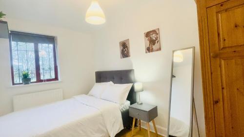 Amazing Location - City of London- 2 Bedroom Stunning Canal View House With Private Garden,Parking & Balcony photo 36