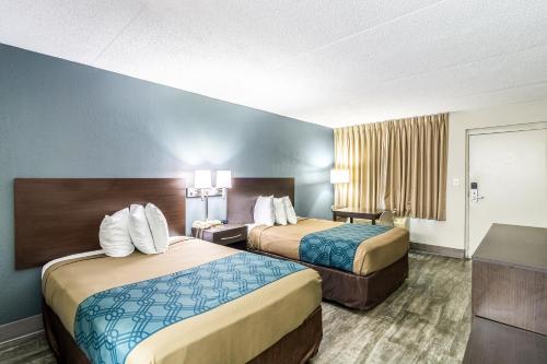 a hotel room with two beds in a room at Econo Lodge in Crestview
