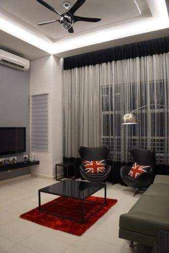 a living room with two chairs and a coffee table at Shamrock Boutique Villa - Stay for 12 person in Batu Ferringhi