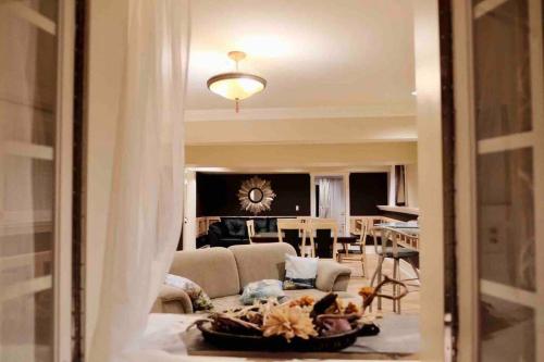 Tranquil And Spacious suite in Anmore – Photos 4