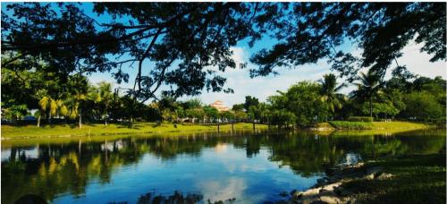 a view of a lake with trees and a park at Bdr Bukit Tinggi Klang Tropicana Garden Homestay in Klang