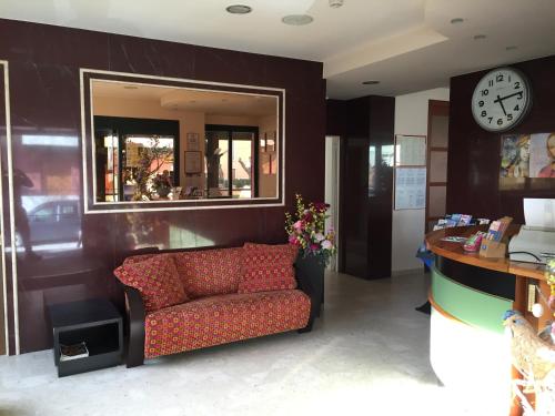 Majoituspaikan Hotel Sabra aula tai vastaanotto