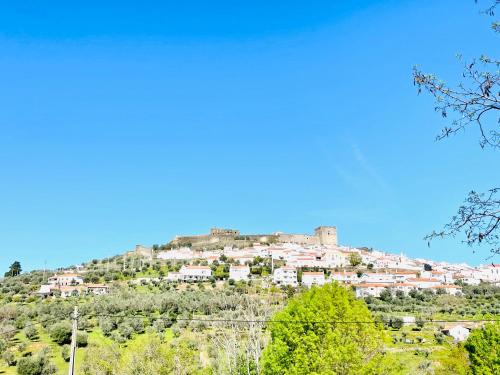a town on top of a hill with a castle at Casa do Martinho in Castelo de Vide