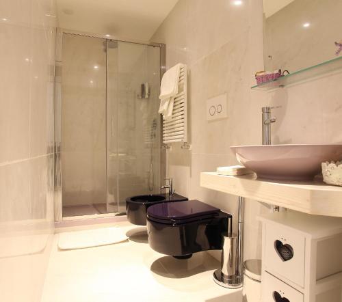 a bathroom with a sink and a toilet and a shower at Big Johnny B in Rome