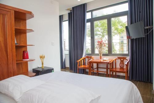 Postel nebo postele na pokoji v ubytování Khách sạn Vy Ngọc Hân Tuy Hòa
